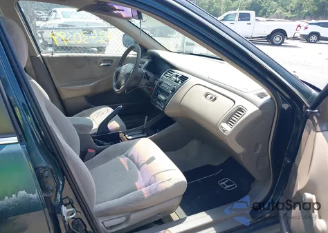 2001 Honda Accord Value Package из США, поврежденный, VIN 1HGCF86631A104002